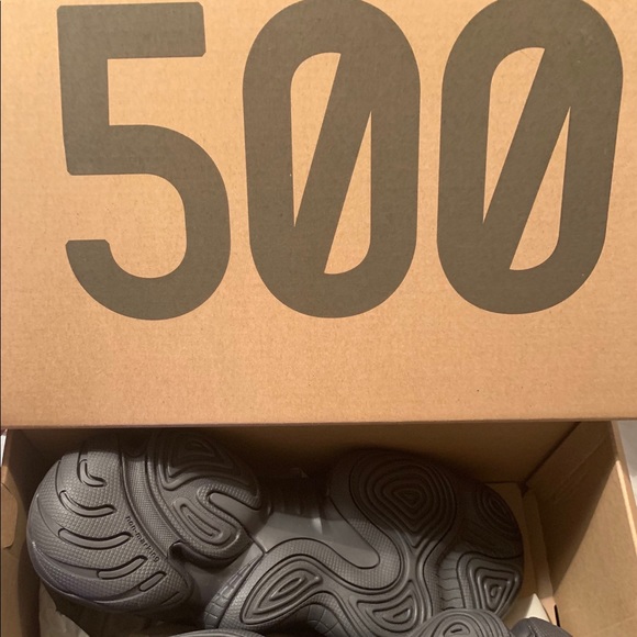 Yeezy Black 500 - Picture 2 of 5